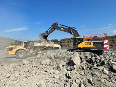 Volvo EC500 excavator loading an A40 articulated hauler