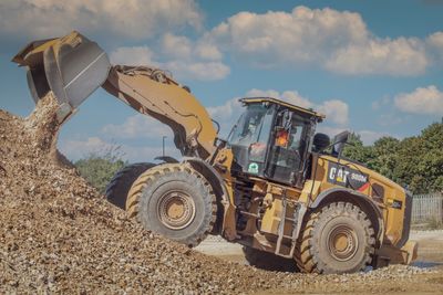 An SER CAT 980M loading shovel in action