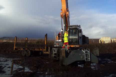 Liebherr Lh50M material handler with 2.5m3 grab attachment