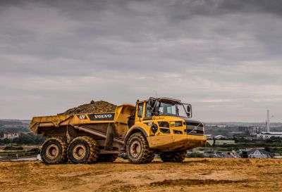 A 25 tonne SER dumptruck in action