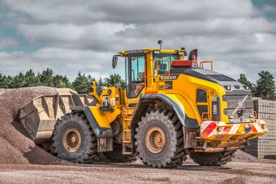 An SER Volvo L120H loading shovel in action