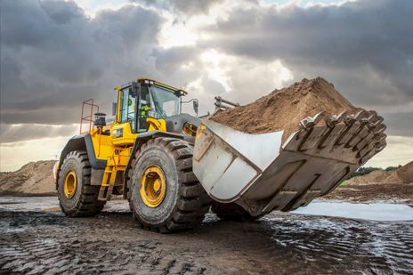 An SER Volvo L260H wheeled loading shovel equipped for quarry and rehandling work