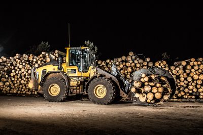 An SER Volvo L90H loading shovel in action